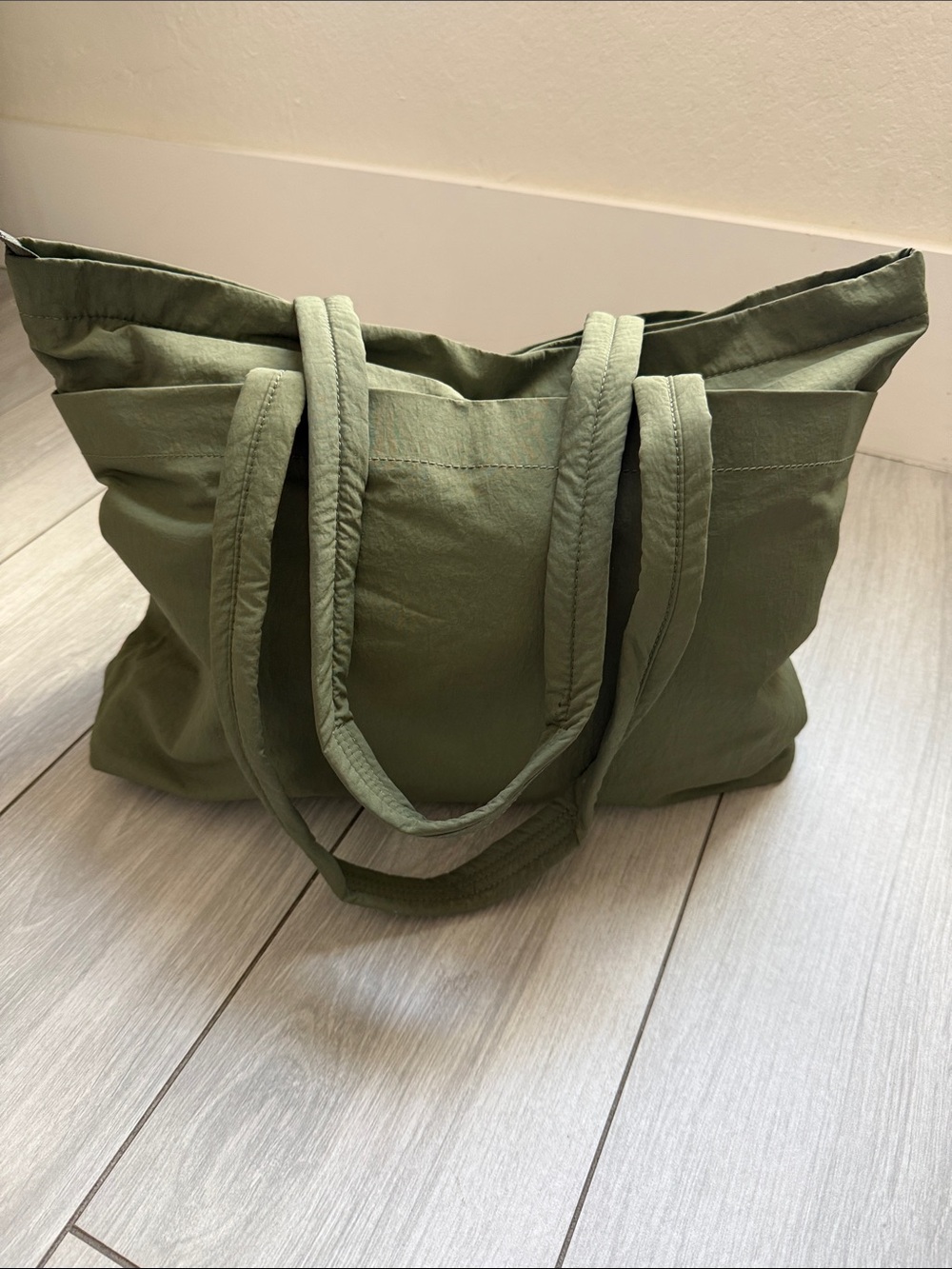 Lululemon On My Level Tote Large 15L - Green - Picture 2 of 7